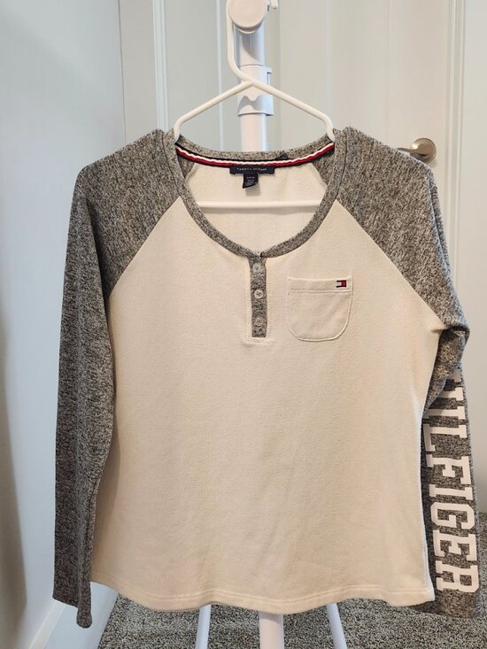 Tommy Hilfiger Tops - Tommy Hilfiger Two‑Tone Long Sleeve Henley Top – Cream & Gray – Size S – EUC